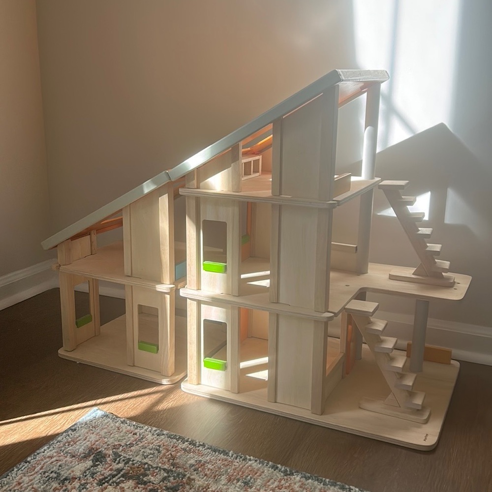 Plan Toys doll house with accessories